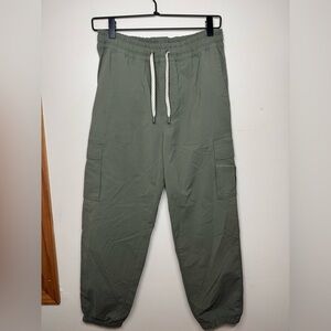 Vuori Women’s Birch Jogger in Army- Size Small
